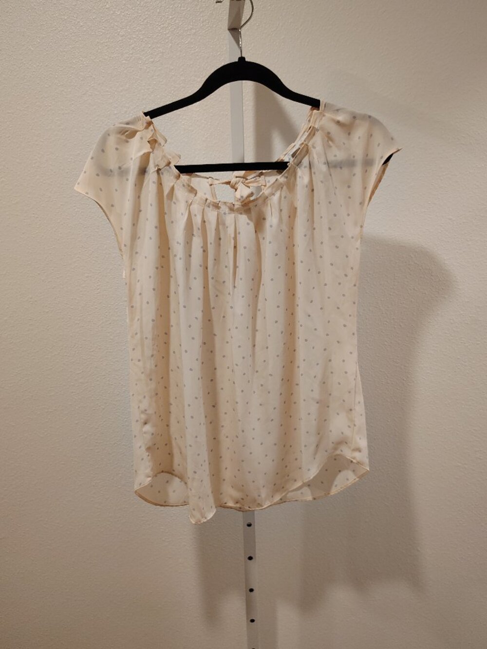 LC Lauren Conrad Pleated Scoop Neck Blouse Size Medium Pink Gray Polka Dots
